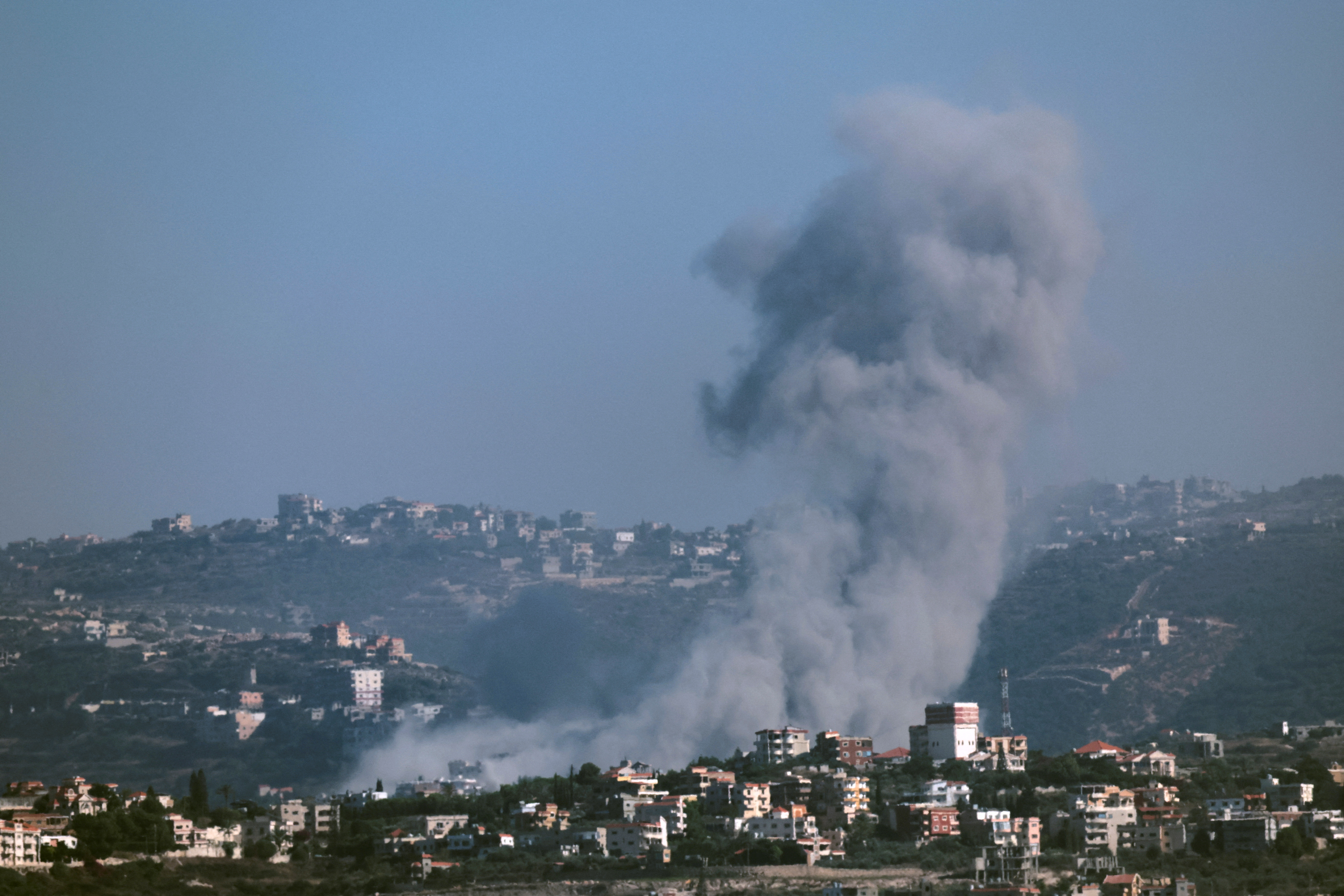 Το Ισραήλ σφυροκοπά τη Χεζμπολάχ, το Ιράν διστάζει να παρέμβει-1