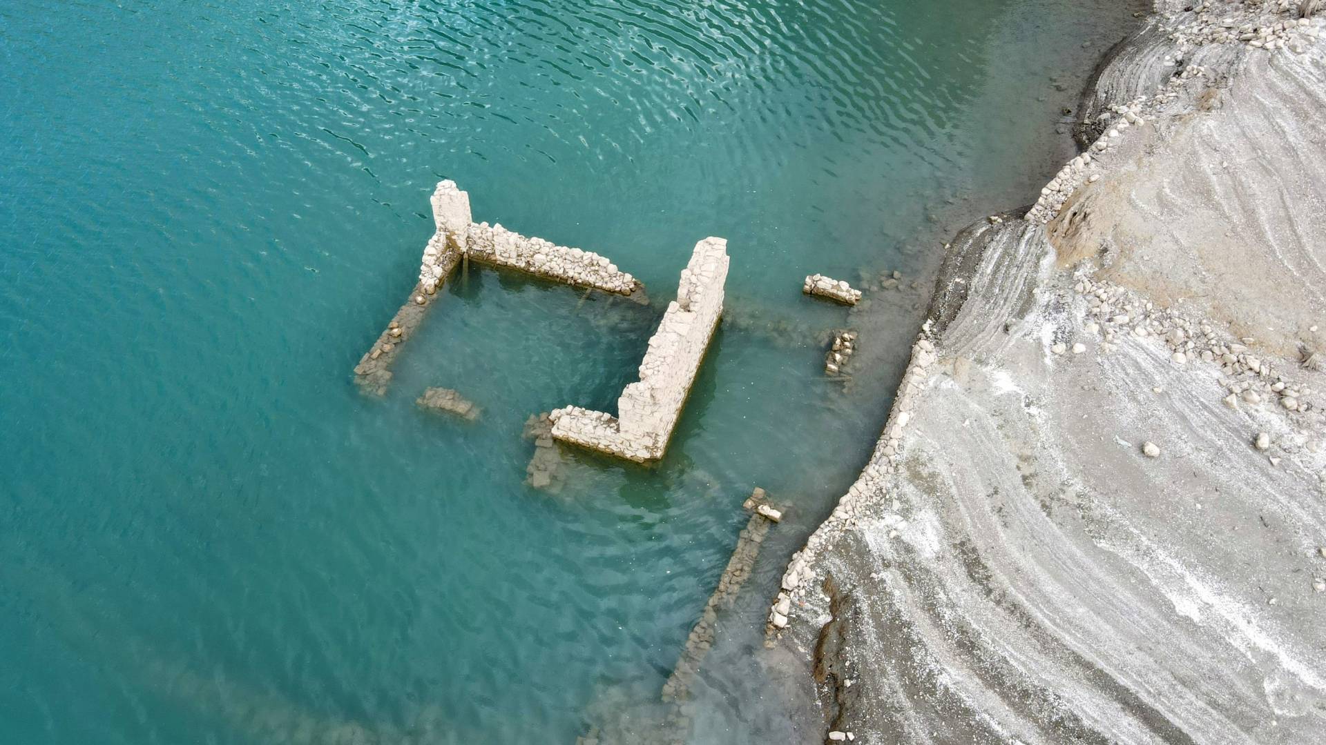 φωτορεπορτάζ-στη-λίμνη-μόρνου-το-χωρι-563201638