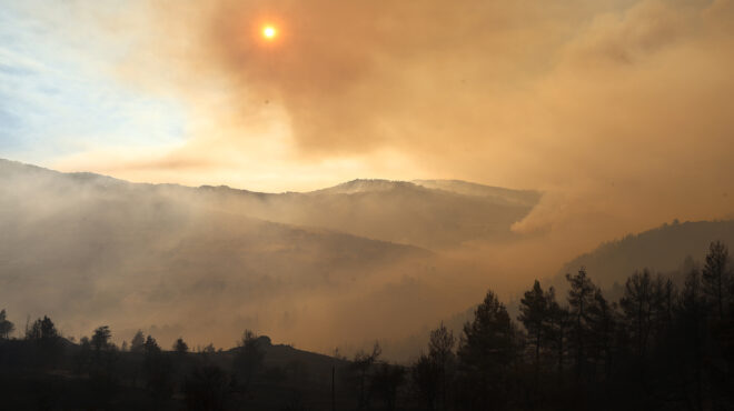 σε-ύφεση-η-φωτιά-στο-ξυλόκαστρο-κορινθ-563250922