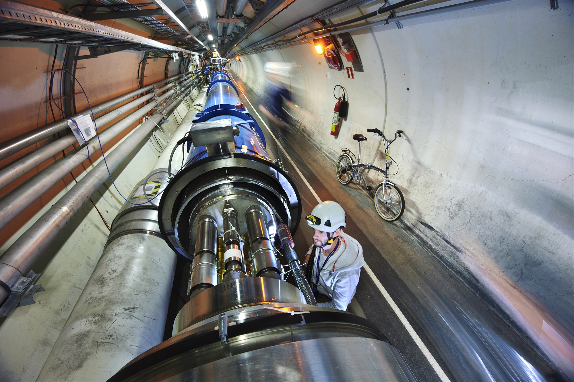 οι-ελληνες-του-cern-και-ο-πόλεμος-των-σωματ-563268919