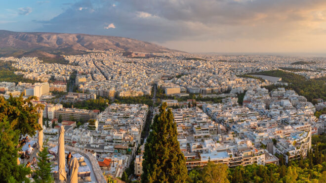 οι-ελληνες-εγκαταλείπουν-το-όνειρο-τω-563283517