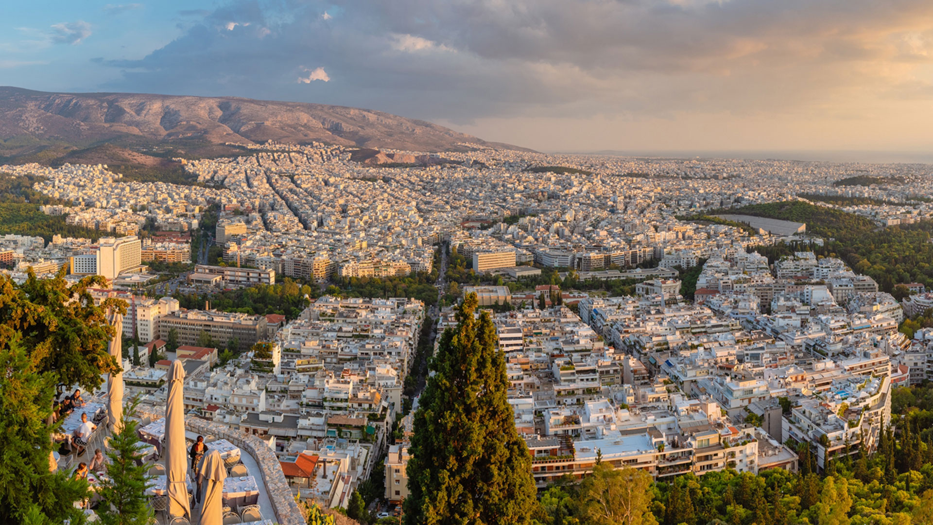 Οι Ελληνες εγκαταλείπουν το όνειρο των γονιών τους