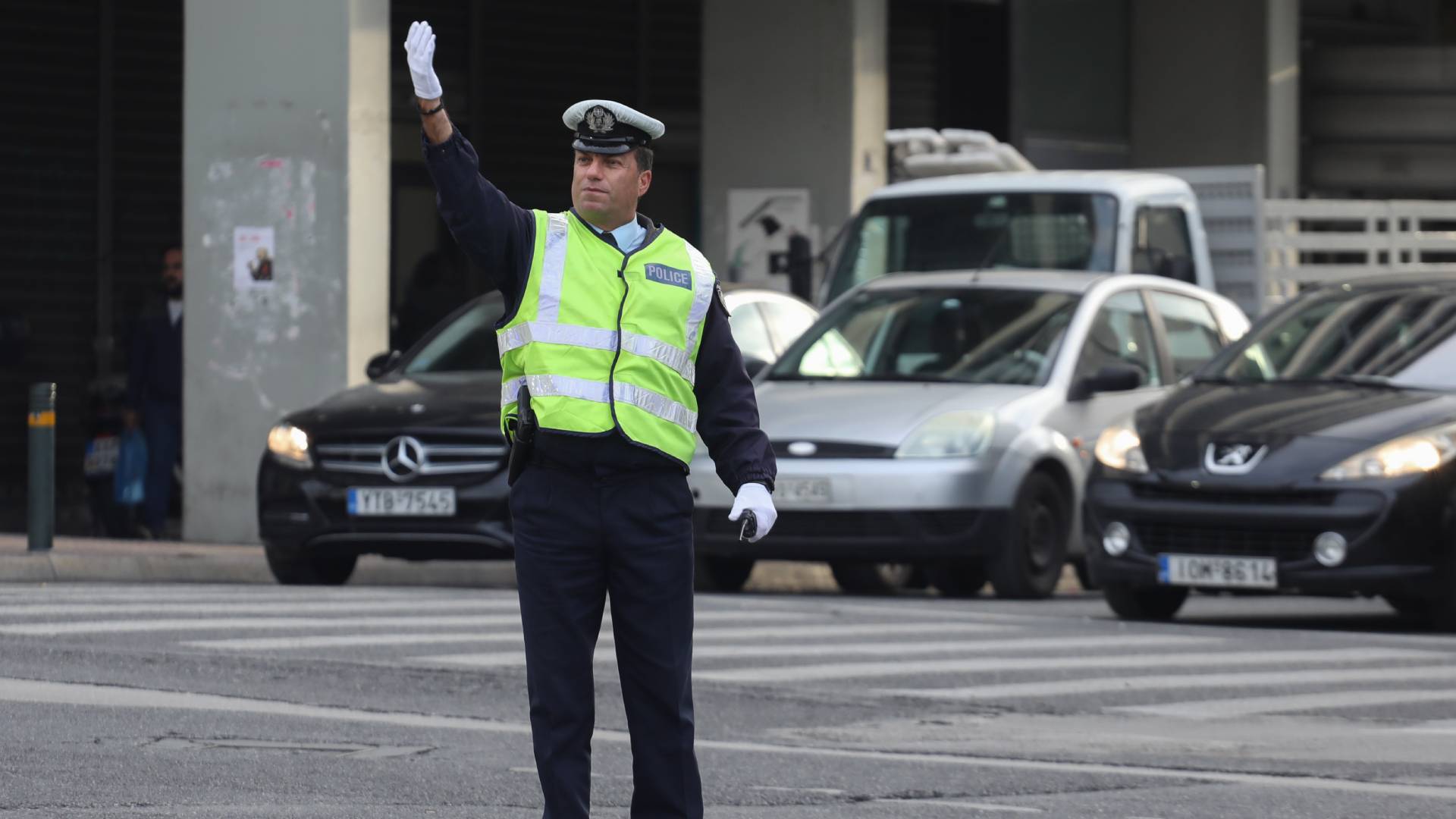 28η Οκτωβρίου: Αυξημένα μέτρα της Τροχαίας – Απαγόρευση κυκλοφορίας βαρέων οχημάτων