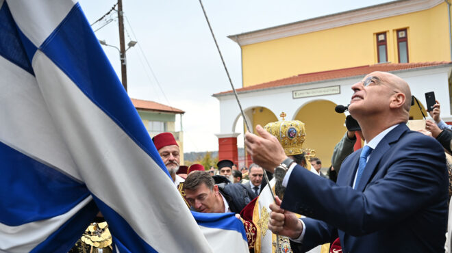 εντός-και-εκτός-ο-δένδιας-και-τα-ιερά-τ-563318716